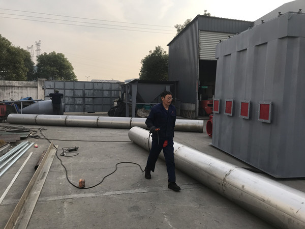 布袋除塵器安裝進(jìn)行中